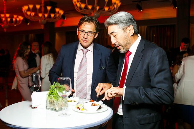 RE:Member. 20 Moments with Friends