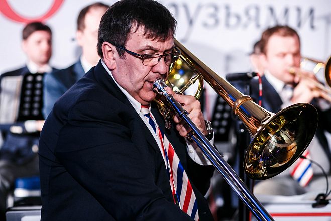 RE:Member. 20 Moments with Friends