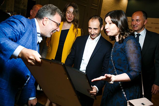 RE:Member. 20 Moments with Friends