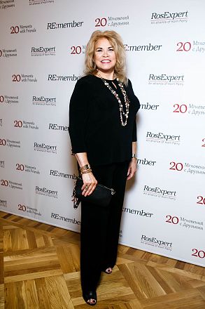 RE:Member. 20 Moments with Friends